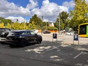 Parkeringslicensen på Frederiksberg udsætter årligt bilejerne for risiko for bøder. Licensen skal kunne fornyes automatisk, mener Henrik Kragelund, kandidat til kommunalvalget.