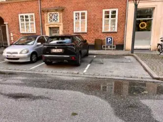 En ledig P-plads på Frederiksberg, som er er reserveret til elbiler