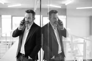 Henrik Kragelund rykker ud, når shitstormen rammer.